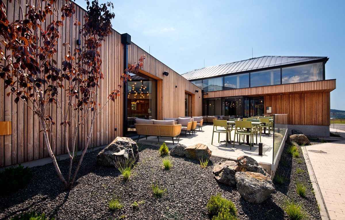 rockfarm-restaurant-1676971147-63f48c8b4148f.jpg